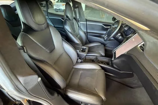 2015 Tesla Model S — Fahrzeugfotos 3