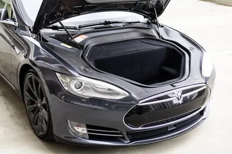 2015 Tesla Model S — Fahrzeugfotos 7