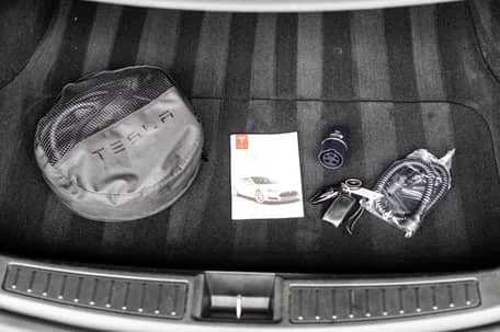 2015 Tesla Model S — Fahrzeugfotos 8
