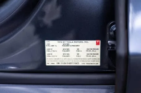 2015 Tesla Model S — Fahrzeugfotos 9