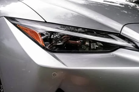 2025 Lexus IS — Fahrzeugfotos 12