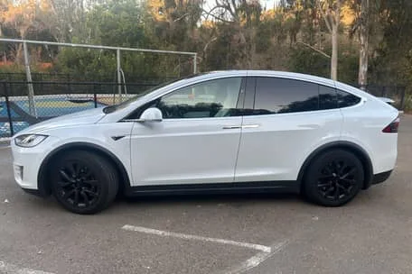 2021 Tesla Model X — Fahrzeugfotos 4