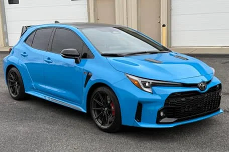 2024 TOYOTA COROLLA — Fahrzeugfotos 1