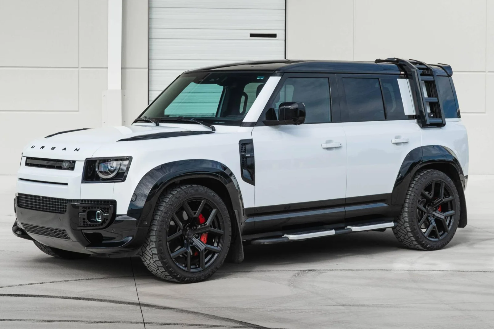 2023 Land Rover Defender — Vehicle photos 1