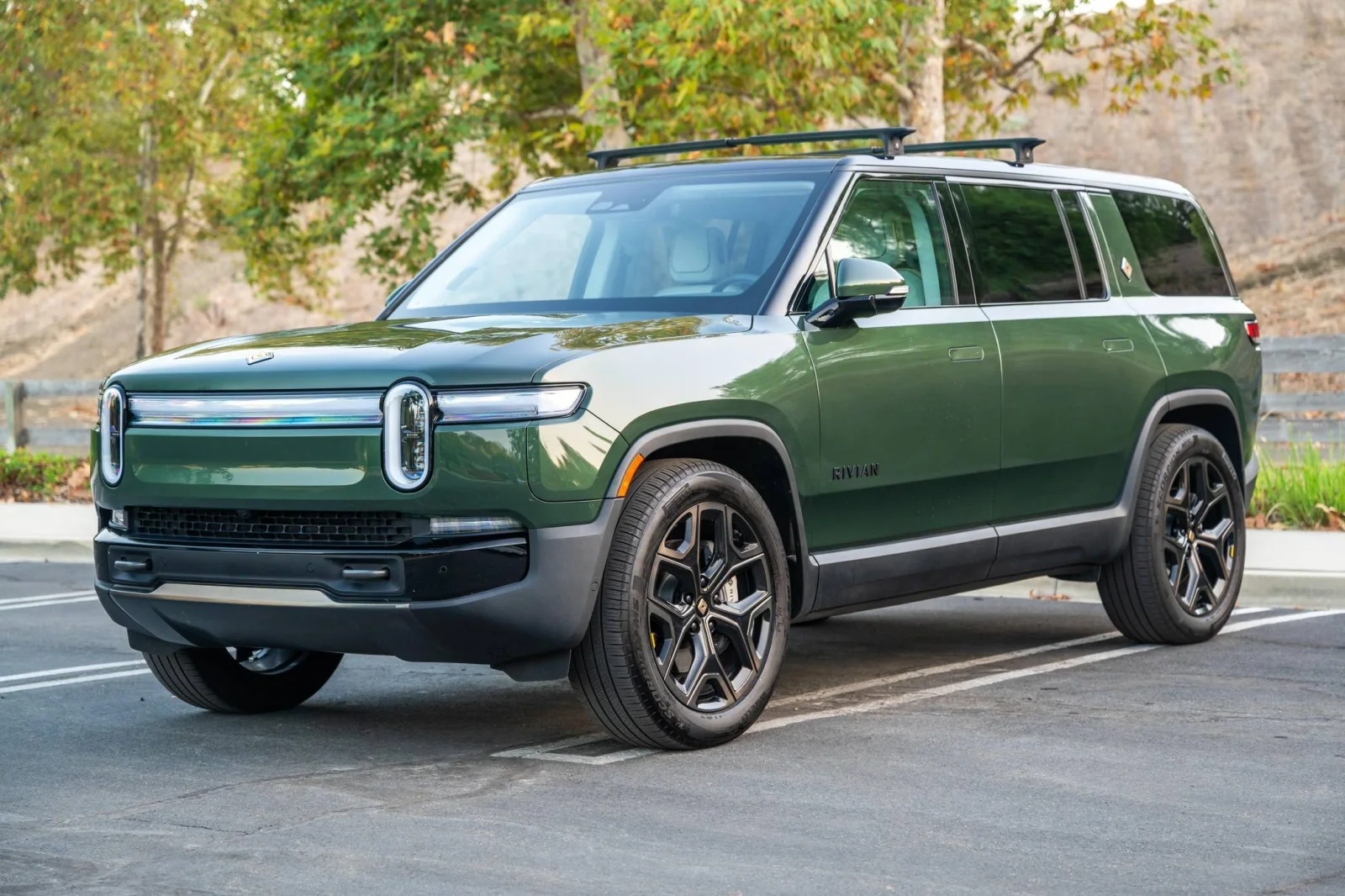 2025 Rivian R1S — Vehicle photos 2