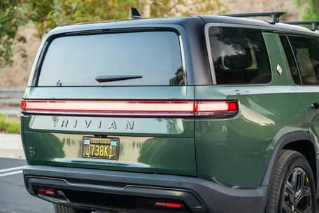 2025 Rivian R1S — Vehicle photos 5