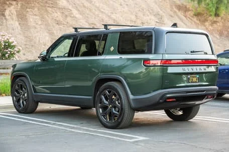 2025 Rivian R1S — Vehicle photos 6