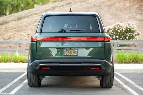 2025 Rivian R1S — Vehicle photos 7