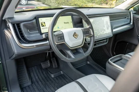 2025 Rivian R1S — Vehicle photos 8