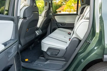 2025 Rivian R1S — Vehicle photos 11
