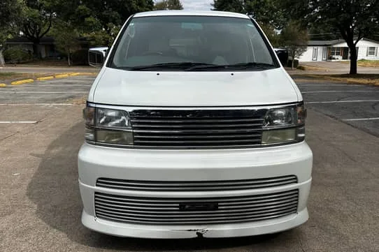1999 Nissan Elgrand — Vehicle photos 2