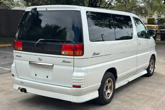 1999 Nissan Elgrand — Vehicle photos 4