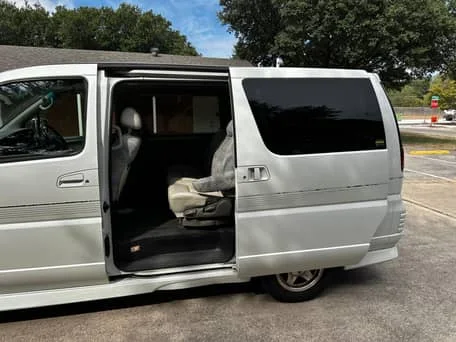 1999 Nissan Elgrand — Vehicle photos 5