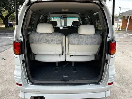 1999 Nissan Elgrand — Vehicle photos 6